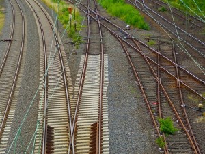 railway-tracks-562940_640